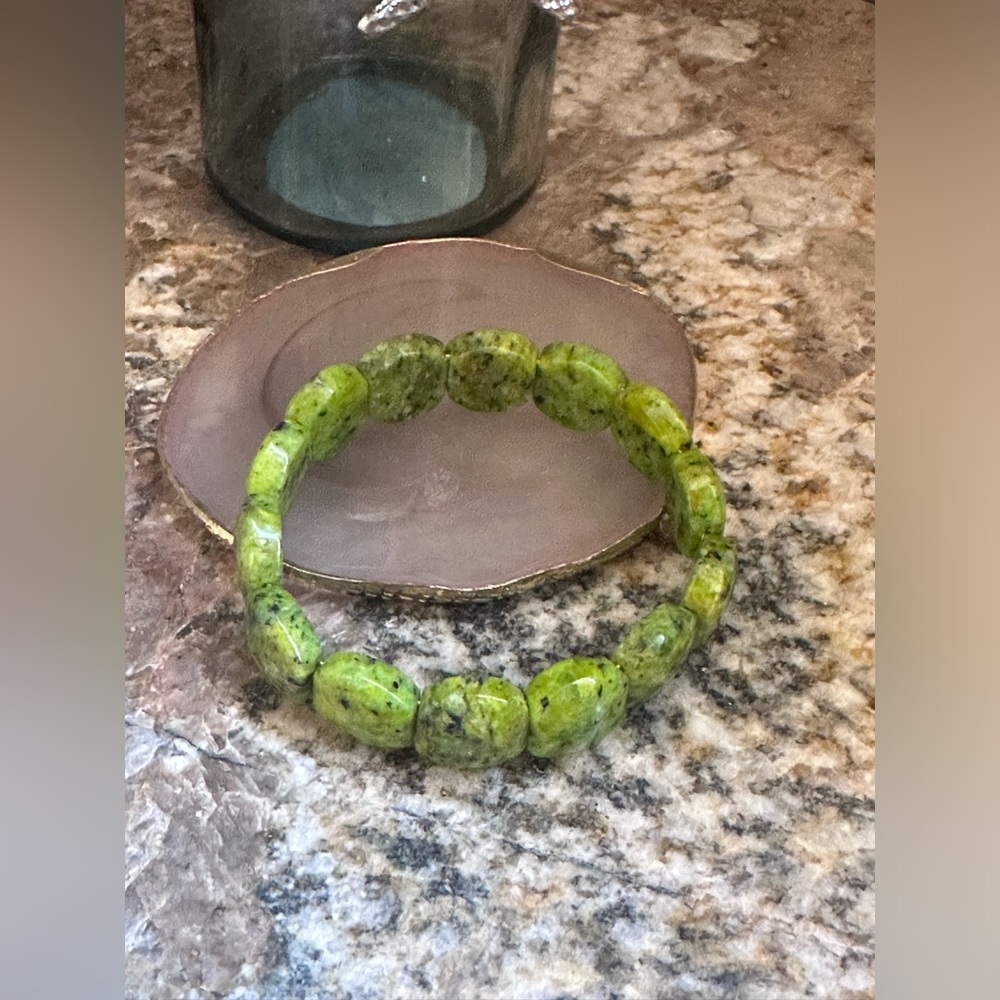 Green Kiwi Jasper Stone Stretch Bracelet